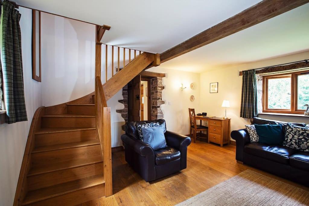 Cabalva Mill Cottage - Very Private And With Views Over The River Wye Clifford Exterior foto